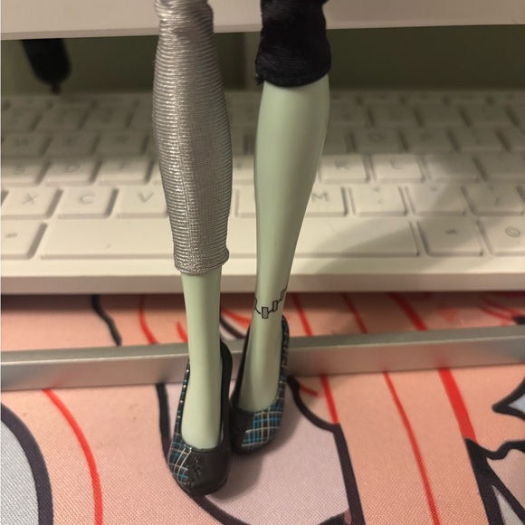 Monster High Doll Frankie Stein G1 - Picture 3 of 4